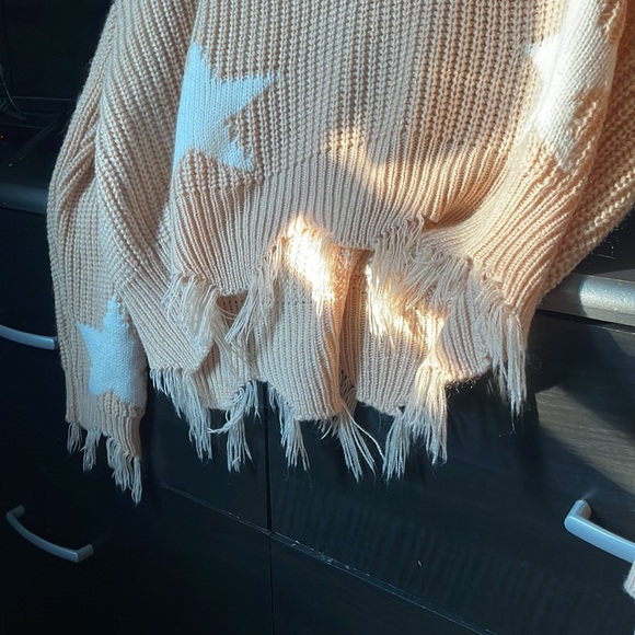 Distressed cream and white star sweater size medium - Picture 3 of 4